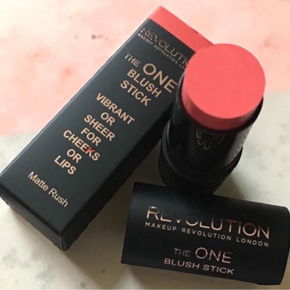 Makeup Revolution The One Blush Stick in the shade "Matte Rush” NEW